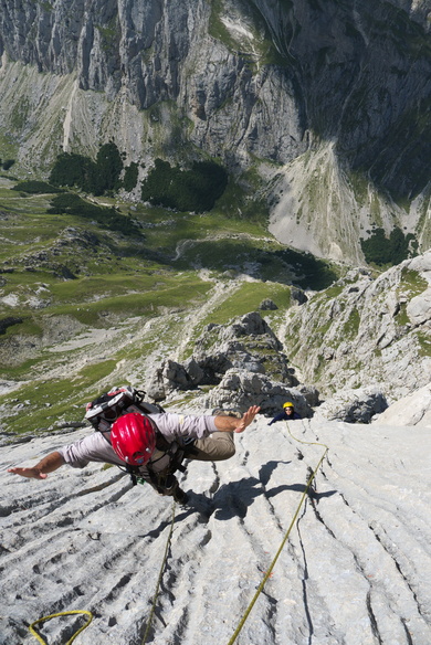 [20110807_124954_NasoPiato.jpg]
Tonino monkeying around on a slab. Yeah, right, do that on lead now !