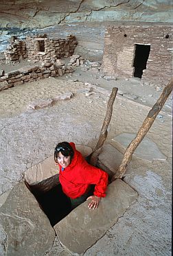 [PerfectKiva.jpg]
Less known than the Grand Canyon, Grand Gulch is more interesting historically, with lots of well preserved native houses under rock cliffs. Here visiting a perfectly preserved kiva.