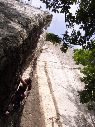 [20080601_163927_LesLames.jpg]
The same crack seen from the side. In the background are some heinous slabs.