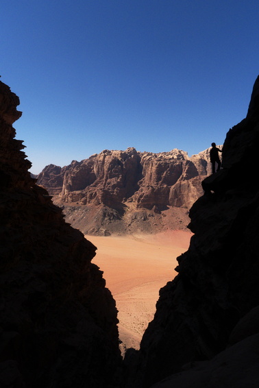 [20111101_111857_HikersRd.jpg]
Getting into the canyon via a long and loose sandy traverse. Pretty scenic though.