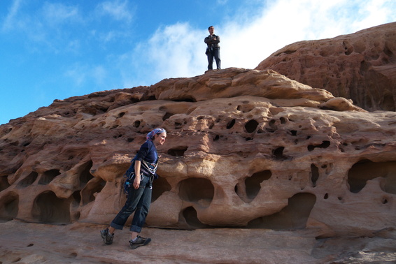 [20111106_075619_ThamudeanRd.jpg]
Rock carved worse than swiss cheese by exposure to the elements.