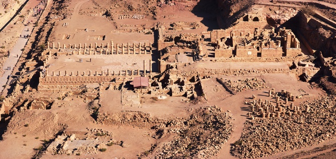 [20111108_141036_PetraPano_.jpg]
General view of the great temple and the Temenos.