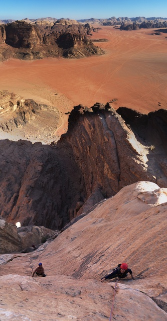 [20111111_140948_LionHeartVPano_.jpg]
Final pitch of the route, with great view of the desert. Don't traverse too high at the start.