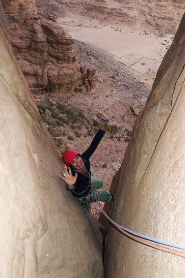 [20111113_153743_InchAllah.jpg]
After the hand jams of Troubadour, off we go to Inch Allah and its thin finger crack, though not so sustained as Troubadour. Here Jenny right after the finger section.