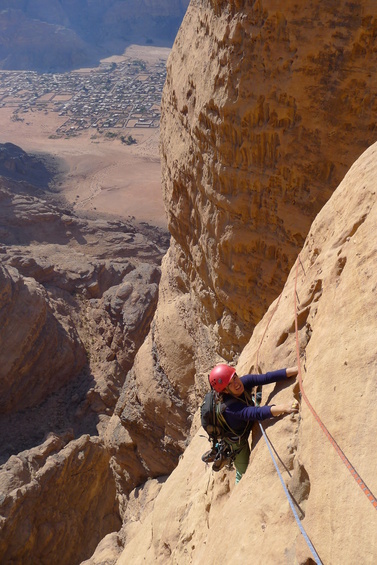 [20111115_144115_BlackCorner.jpg]
This image shows the finish of one of the scariest pitch I've ever done. As it's already 14:40, we have only 2 hours of daylight remaining and we are getting stressed by the stories of people who couldn't find the descent (including the previous day from another route). This diagonal climb began to look like a 'last' mistake as I go over a first sandy bulge higher than me, unprotected and impossible to backtrack. Then a second one. And then, after placing a symbolic cam in a sandy hole, a 3rd one. I have to hang onto pebbles sticking out of the soft sandstone knowing full well that it takes almost nothing to break them off, my feet rubbing sand out of the rock in near panic. I finally reach a delicate but still unprotectable sloping ledge, keep traversing and find a good crack for a belay.