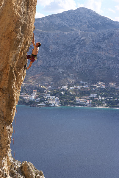 [20081209_101010_Telendos.jpg]
6a and view on Kalymnos.