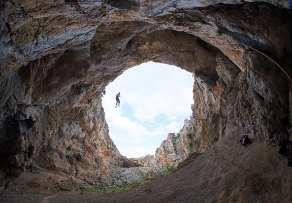 [20081211_122002_SikatiFE_.jpg]
And Sikati seen from the inside after Vincent completes the 7b of 'death to the goats'.