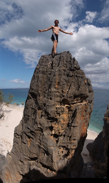 [20081005_142453_NosyHaraClimbingVPano_.jpg]
A little soloing on the short Taliu (5b).