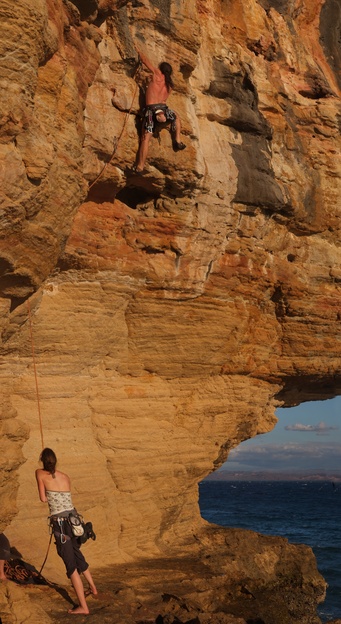 [20081008_165823_GrandLarge7a-2VPano_.jpg]
The scenic 'Pirates of the Carribean' (7a+) in the sunset.