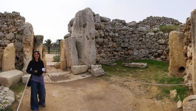 [20101031_105720_GgantijaPano_.jpg]
Ggantija megalithic temple, over 5500 years old.