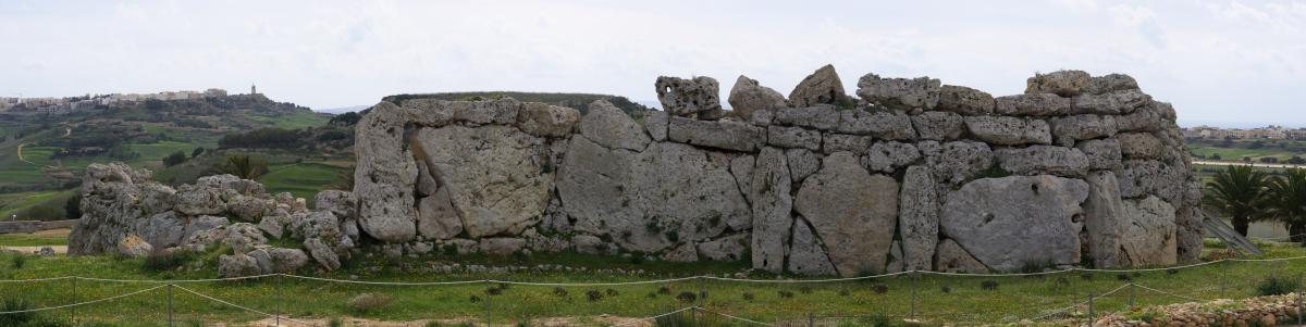 [20101031_112936_GgantijaPano_.jpg]
The back walls of the temple. There are many other megalithic temples and remains