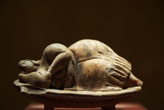 [20101101_123216_MaltaMegaVenus.jpg]
The about 3000 year old Sleeping Lady found in the Hypogeum of Hal Saflieni. Is she lying down because she can't get up ? Or is that plate a standard serving portion ? I kid but those carvings are beautiful.