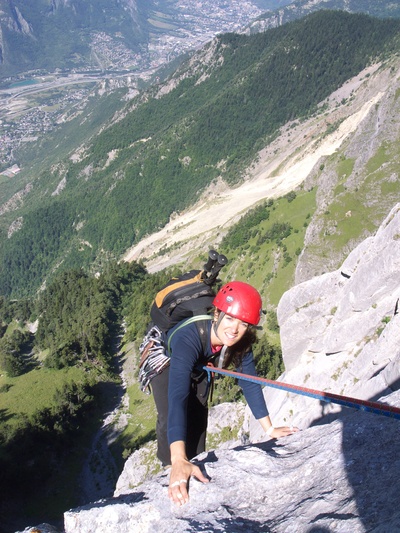 [20070728-120152_CroixDesTetes.jpg]
Below the tree grove where the hut is located, the visible rockslide has carried off most of the ferrata, reason why it's not advised to go up directly.