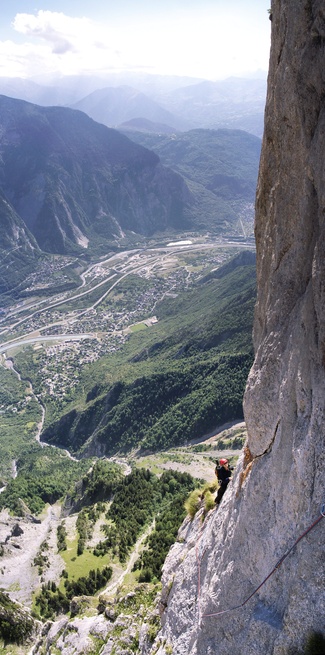 [20070728-172629_CroixDesTetesVPano_.jpg]
Slowly getting higher on the route. 22 pitches take a long time, particularly when the grades don't make sense. I had to pull on the bolts on one pitch of 4, two pitches of 5, at least two of 6a and everything above that. Normally I onsight 6c on long routes...