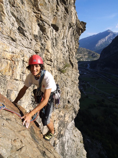 [20070922-173409_MaurienneAgo.jpg]
Agostino the day before our 2nd trip on the Croix des Tetes: here we are just climbing some minor cliff down in the valley to warm up in the afternoon. Twice.