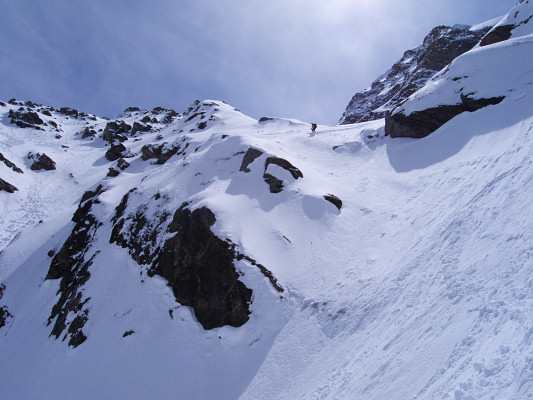 [20080502_110653_DownVallonnetGlacier.jpg]
The lower part narrows into a few short gullies, soon ended, before we join the now closed down ski resort slopes.