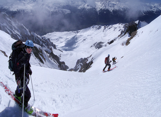 [20080504_102150_DentParracheeSkiDescentPano_.jpg]
Cautious diagonal traverse above the deadly section before we get back to the shoulder.