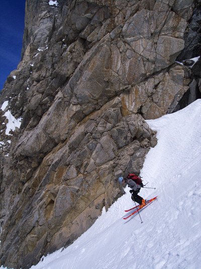 [20080504_103847_DentParracheeSkiDescent.jpg]
Jump curves down the west couloir.