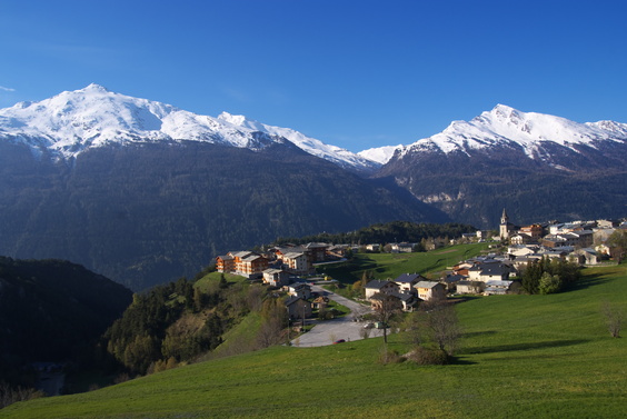 [20100520_081922_Aussois.jpg]
View of the village of Aussois and the mountains behind.