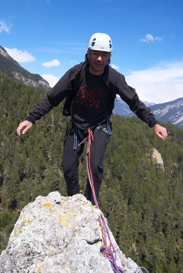 [20100520_150144_Monolithe.jpg]
Bernard trying to stand on the narrow summit, reminiscent of the best desert towers...