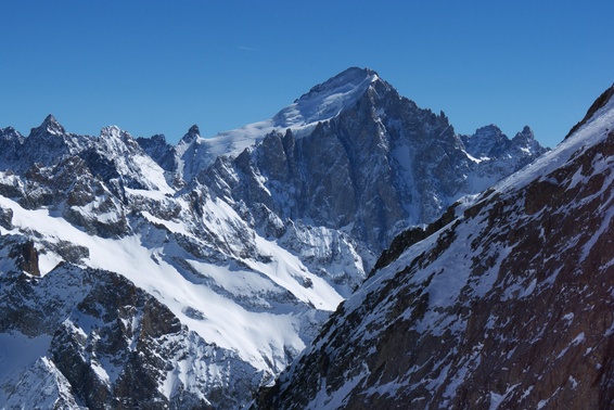 [20110320_130804_BarreEcrins.jpg]
The Barre des Ecrins seen from the Gandoliere.