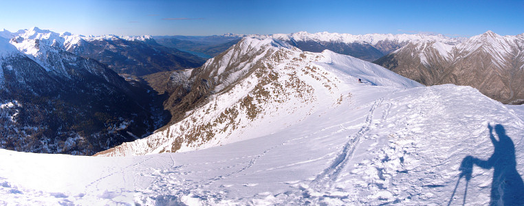 [20061221-Crevoux_Pano_.jpg]
Panoramic view from the summit of the Ratelle (2550m) above Crevoux, with Embrun in the valley below.