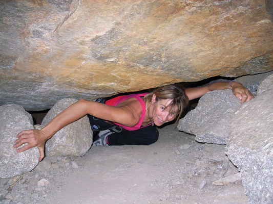 [20060829-110847-Piantonello.jpg]
Grade IV move under a chockstone on the normal approach to the Mroz spur.