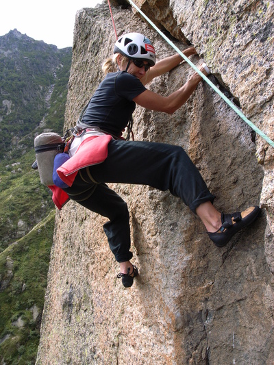 [20060829-PiantonettoVP2.jpg]
Christine on a 6b short traverse on 'Impressioni di Settembre'. Jam if you can.