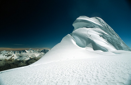 [ChopicalquiSummit.jpg]
Summit of Chopicalqui, 6354m.