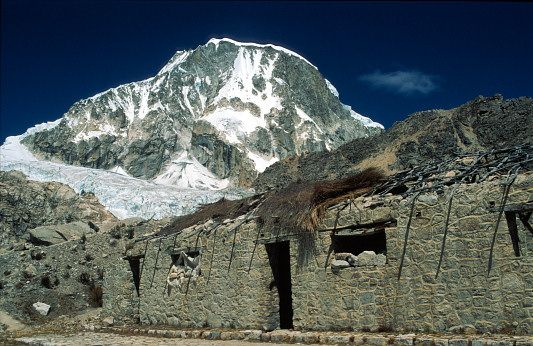 [Ranrapalca.jpg]
North face of Ranrapalca (6165m).