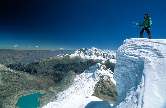 [ToclaSummit2.jpg]
Me on the summit of Tocllaraju.