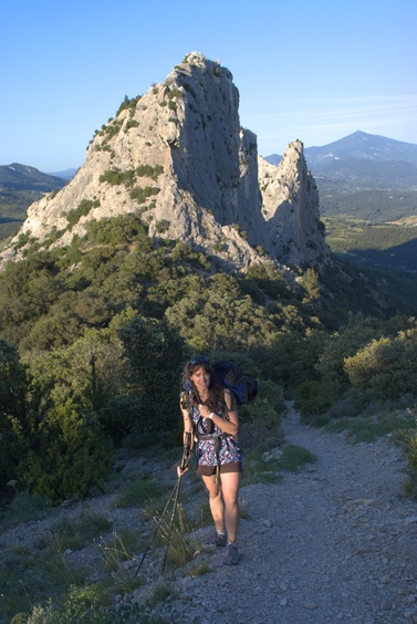 [20070512_195044_DentelleMonmirail.jpg]
Les dentelles de Montmirail, in the middle of the vineyard of Gigondas, Cote du Rhone. You climb during the day and drink wine at night. Like you need an excuse after a day of climbing...