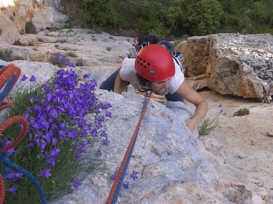 [20090531_121120_Verdon.jpg]
Most of the classic and best routes in the Verdon are on the north side. For once we decided to go check out the south side. The routes are shorter, the rock not as great, but still there are some interesting routes.