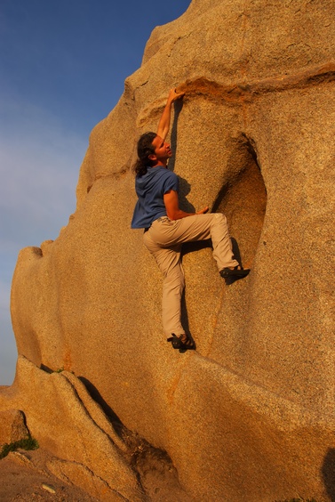 [20121110_084943_CapoTesta.jpg]
Bouldering at Capo Testa. So we got up early in order to have a good light from the sun. Here are the results. Sorry, it was too cold to climb in bikini...