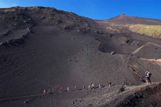 [20091007_163129_Etna.jpg]
Crossing the lower lava fields before heading back to the cars.