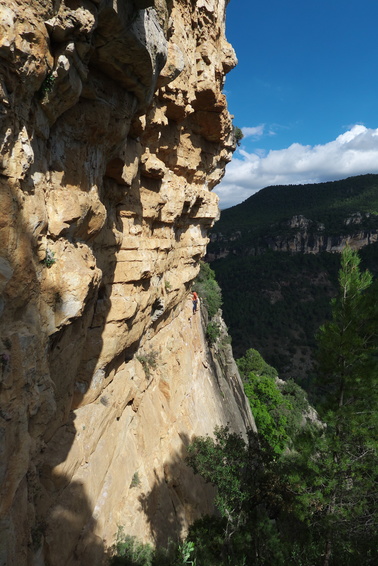 [20130501_160341_Siurana.jpg]
Climbing at Siurana in one of the easy access area. Except we took the wrong access trail.