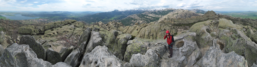 [20130506_142221_YelmoPano.jpg]
360° panorama from the summit of the Yelmo at la Pedriza.