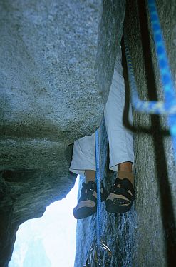 [Narrows.jpg]
A picture reminiscent of a hangman: having to lead the most infamous squeeze chimney on the planet is so so far removed from a death sentence by slow torture: a combination of reptation, straining spine, litters of sweat, nose too big to turn the head, wall so smooth you can't relax even for a second without dropping back down, useless cursing and holding your position by simply breathing in. Claustrophobes need not apply.