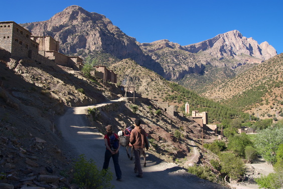 [20120430_104342_ZaouiaTaghia.jpg]
Leaving Zaouia in the morning in the direction of the mountains.