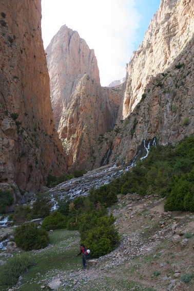 [20120501_085848_Taghia.jpg]
The springs at the base of Oujdad, which must be crossed to access the routes on Taoujdad (center) or Timghazine (left).