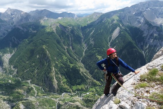 [20110714_152337_ChapeauGendarme_ClochePied.jpg]
An enjoyable route but with many ledges.