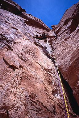 [KorIngallWide.jpg]
Me on lead on the 2nd pitch of the Kor-Ingall.