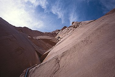 [Moses_HandCrack.jpg]
The incredible hand crack of the fourth pitch.