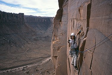 [Moses_TraversePitch3.jpg]
And that's how I took the picture on the left, hanging by one arm on the 5.10 move...