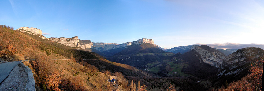 [20070120-PreslesSunset_Pano_.jpg]
Sunset on some of the cliffs of Presles.