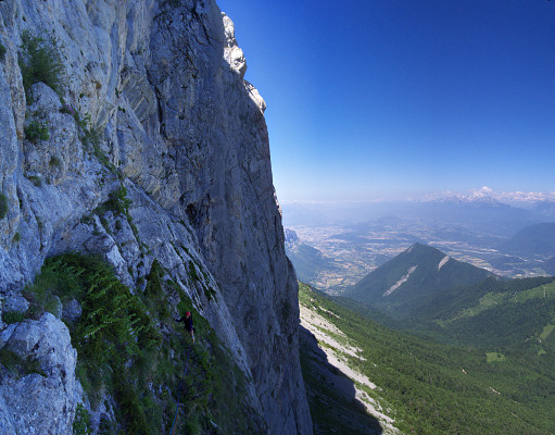 [20080628_145202_GerbierPano.jpg]
Side view to the north of the Gerbier with Grenoble at the bottom of the valley.