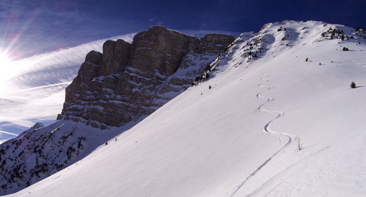 [20090131_113917_GrandVeymontPano_.jpg]
Powder snow on the descent of the Agnellerie.