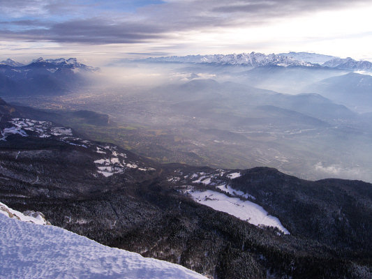 [20090325_081607_PicStMichel.jpg]
Smoky Grenoble visible from Peak St Michel.