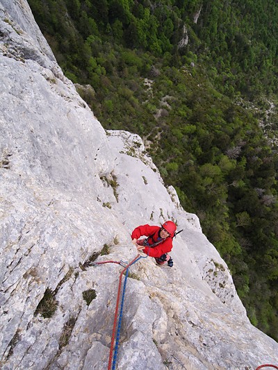 [20090517_141920_Glandasse.jpg]
Jenny on the Prince-Ringuet route, an old classic with a dicey, runout and somewhat loose first pitch, but the rest is quite good.