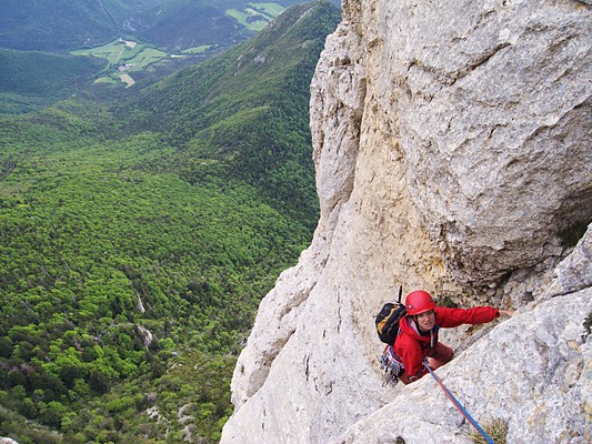 [20090517_175943_Glandasse.jpg]
Jenny on the upper part of the route, quite high above the village of Romeyer.